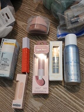 Assorted Women’s Makeup Set - Pink Liquid Blush & Dew Mist